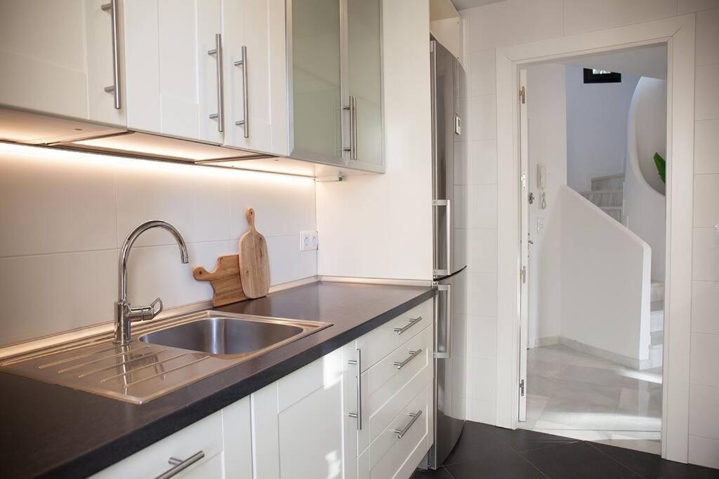 Appartamento Superb Townhouse In Golden Mile Marbella Esterno foto