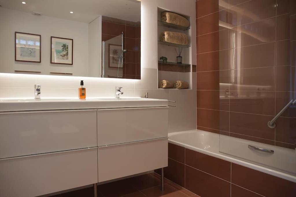 Appartamento Superb Townhouse In Golden Mile Marbella Esterno foto