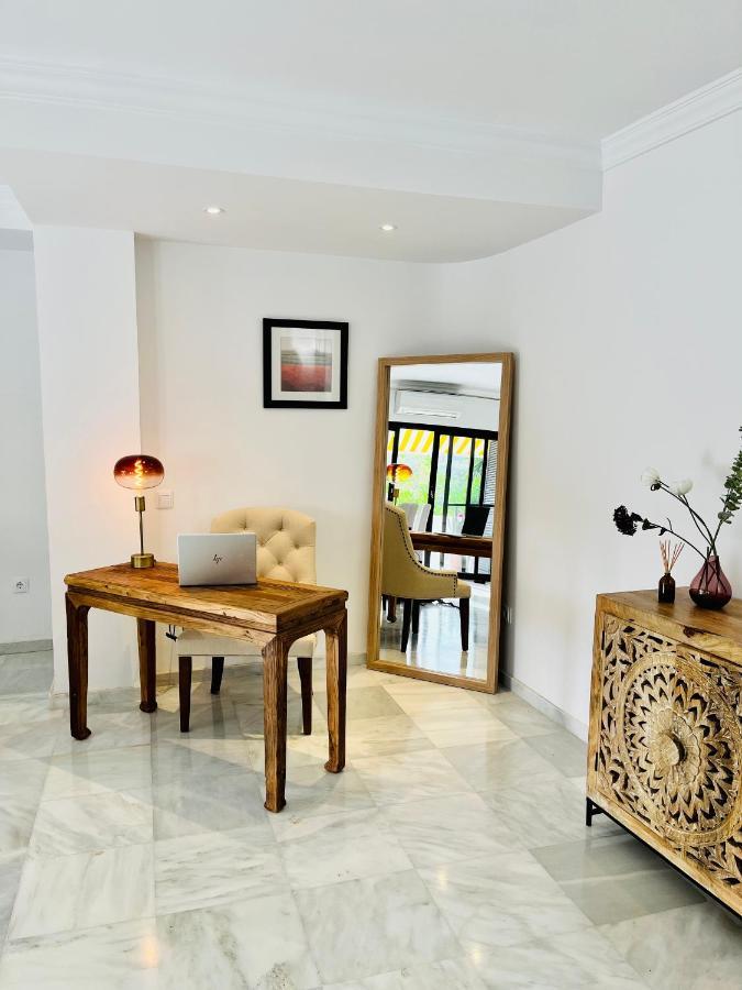 Appartamento Superb Townhouse In Golden Mile Marbella Esterno foto